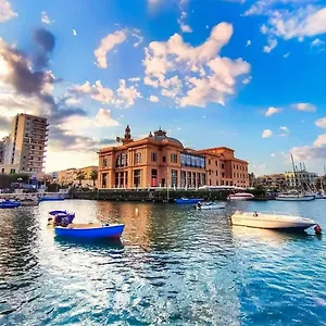 Cavour 133 , Bari Italië