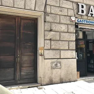- Monti 2*, Rome Italië